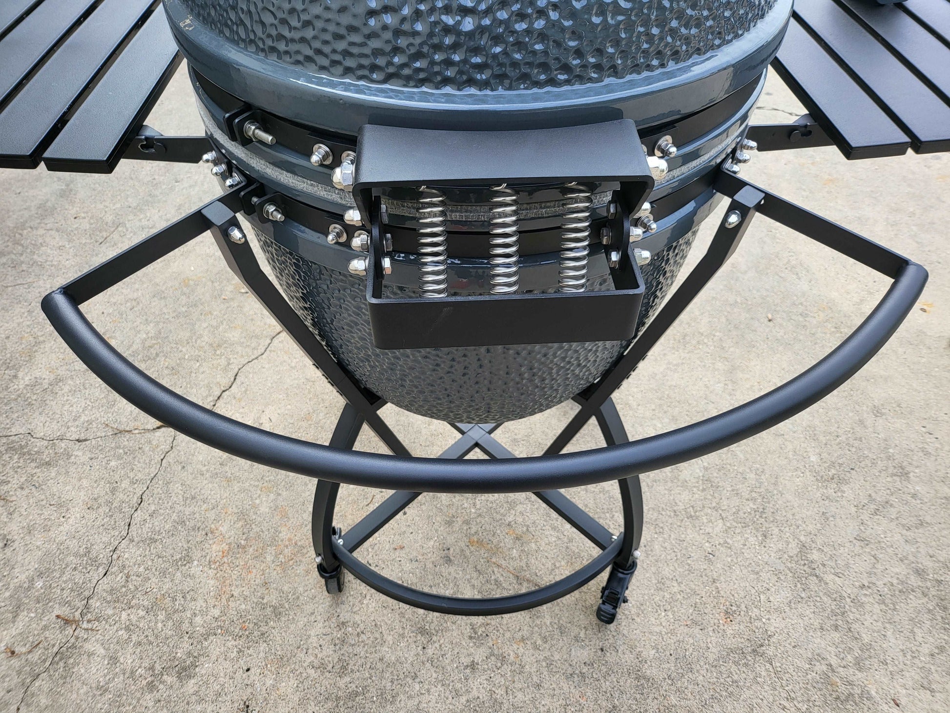 Slow 'N Sear® Deluxe Kamado Gen 2