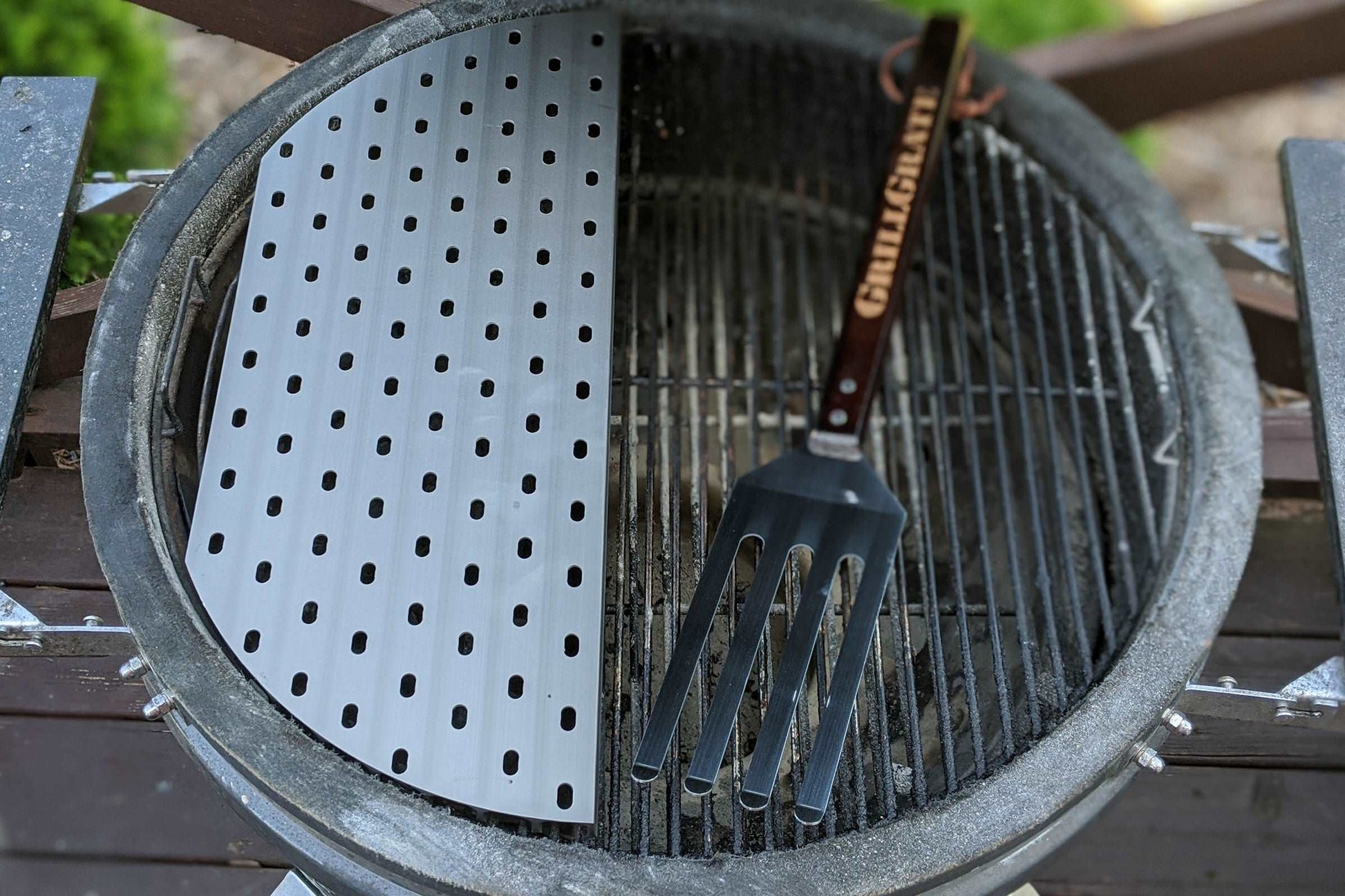 Direct Grilling at Higher Temperatures! This half-moon shape covers 45% of the grill's surface, and works great directly above the Slow 'N Sear.